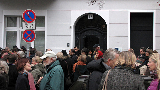 Gespräche nach den Ansprachen - Foto Petra Zimmerling